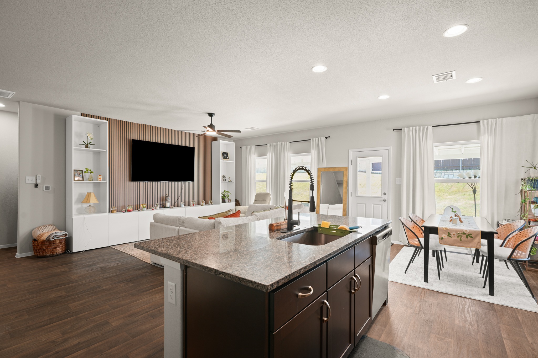 Kitchen with oversized island and granite countertops